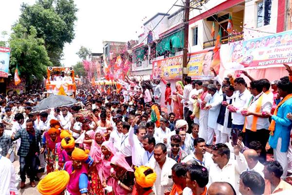 मुख्यमंत्री श्री चौहान के आगर-मालवा में ‘जनदर्शन’ के दौरान उमड़ा जन-सैलाब