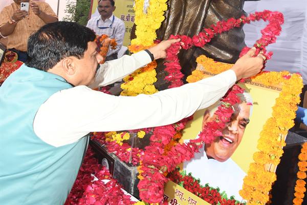 पूर्व मुख्यमंत्री स्व. गौर का व्यक्तित्व बहुमुखी प्रतिभा सम्पन्न : मुख्यमंत्री डॉ. यादव