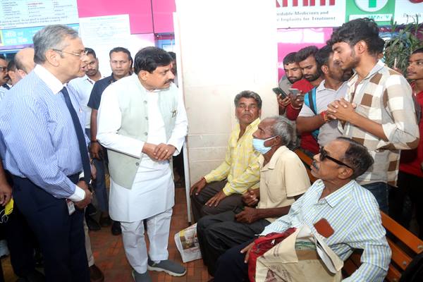 CM Dr. Yadav visits AIIMS Bhopal to inquire about the well-being of Governor Shri Patel
