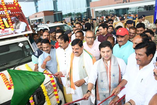 मुख्यमंत्री डॉ. यादव ने "पशु सेवा रथ" को हरी झंडी दिखाकर रवाना किया