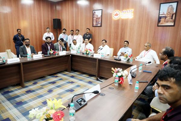 मुख्यमंत्री डॉ. यादव ने उद्योगपतियों के साथ की राउंड टेबल कांफ्रेंस