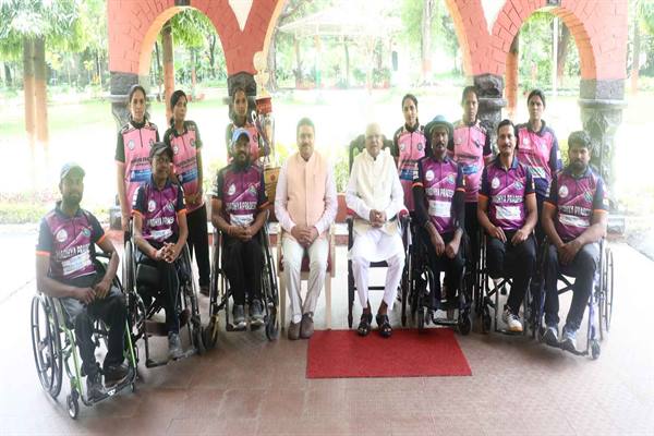 Governor Shri Patel Met by Wheelchair Cricket and Divyang Women’s Cricket Teams
