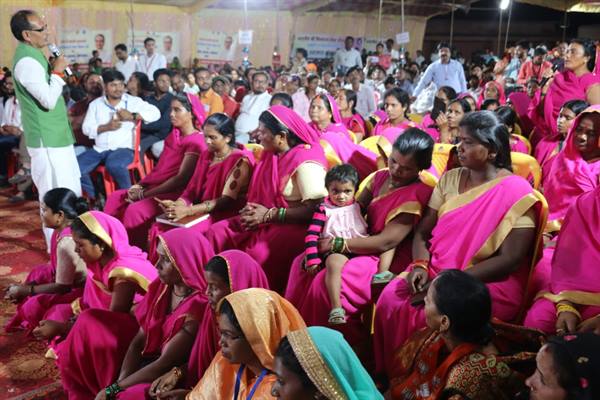 मुख्यमंत्री श्री चौहान ने जनजातीय बाहुल्य पोडकी गाँव में किया जन संवाद