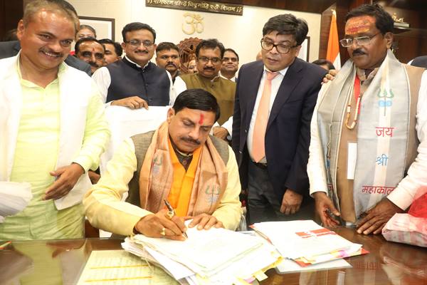 धार्मिक स्थल अथवा अन्य स्थान में निर्धारित मापदण्ड के अनुरूप ही ध्वनि विस्तारक यंत्रों (लाउड स्पीकर/डीजे) का उपयोग किया जा सकेगा