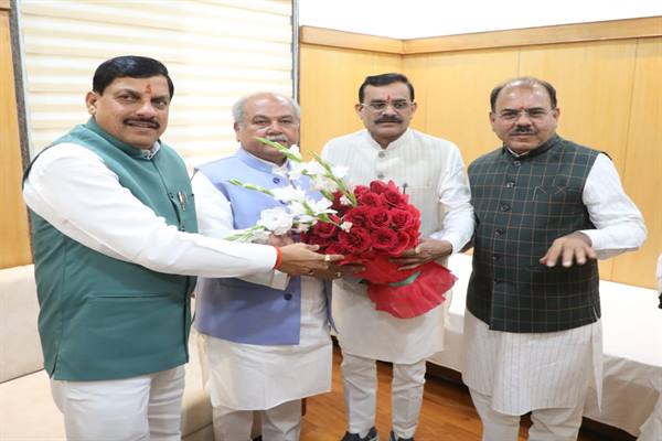 मुख्यमंत्री डॉ. यादव ने श्री तोमर को विधानसभा अध्यक्ष पद की शपथ लेने पर बधाई एवं शुभकामनाएँ दीं
