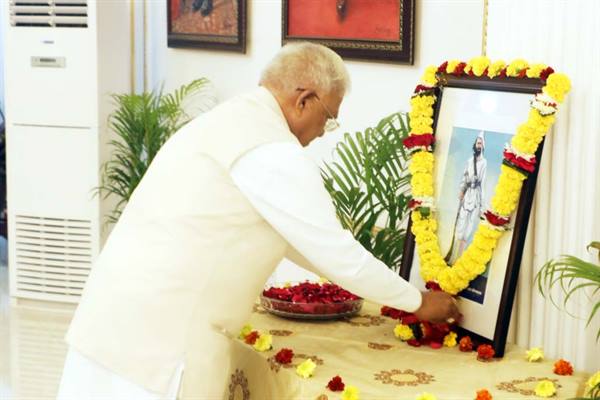 राज्यपाल श्री पटेल ने क्रांतिसूर्य टंट्या भील का किया पुण्य स्मरण