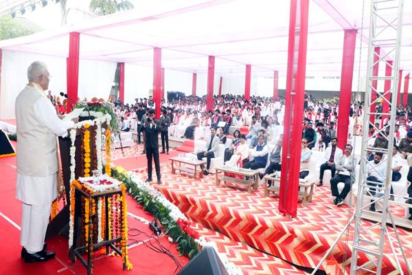 दीक्षांत, शिक्षा और संस्कारों के साथ राष्ट्र सेवा के संकल्प का प्रसंग: राज्यपाल श्री पटेल