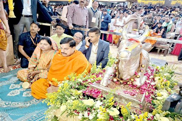 Chief Minister Dr. Yadav Offers Prayers to Lord Mahakal on Mahashivratri