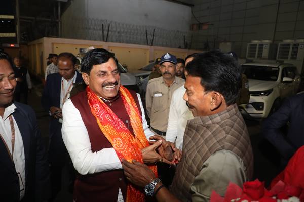 मुख्यमंत्री डॉ. यादव खजुराहो से इंदौर आकर उज्जैन हुए रवाना