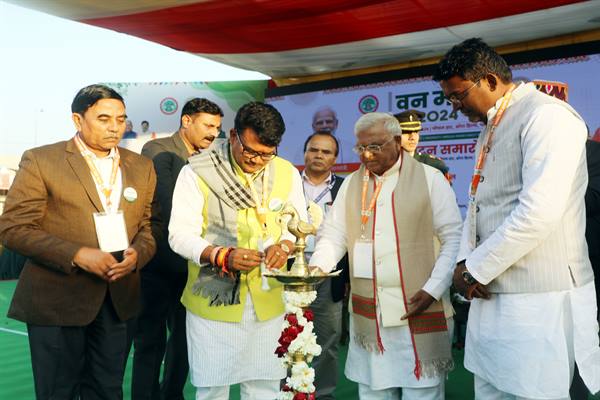 पर्यावरण संतुलन और समृद्धि का आधार पेड़: राज्यपाल श्री मंगुभाई पटेल