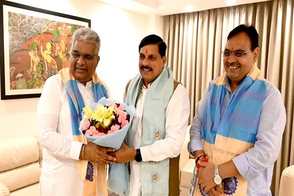 मुख्यमंत्री डॉ. यादव की राजस्थान के मुख्यमंत्री श्री शर्मा और केंद्रीय मंत्री श्री यादव से भेंट