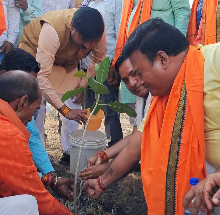 वर्षा ऋतु शुरू होने वाली है, धरती को बचाने के लिए पेड़-पौधे लगाना आवश्यक : राज्यमंत्री श्री लोधी