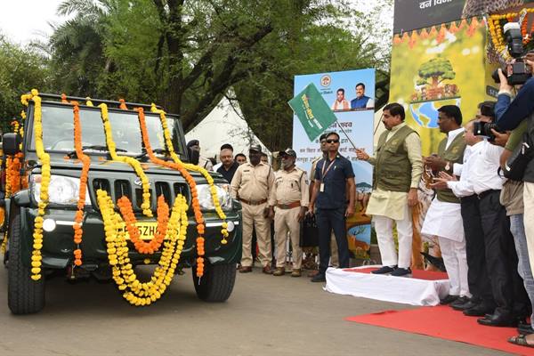 Wildlife Rescue and Zoo Centers near National Parks to Become Role Models: CM Dr. Yadav