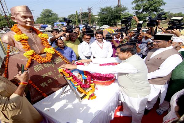 CM Dr. Yadav pays tribute to former Prime Minister Bharat Ratna Late Shri Shastri on his birth anniversary