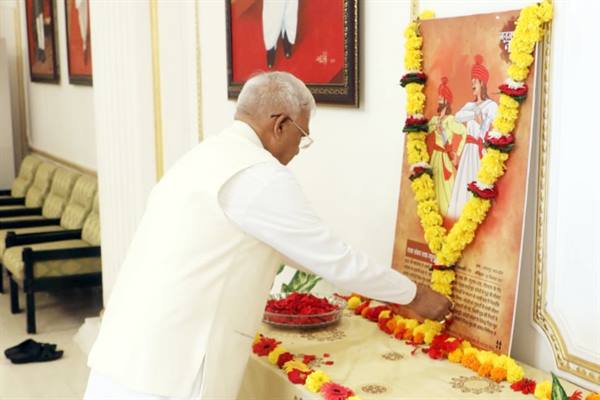 राज्यपाल श्री पटेल ने राजा शंकर शाह-कुंवर रघुनाथ शाह का किया स्मरण