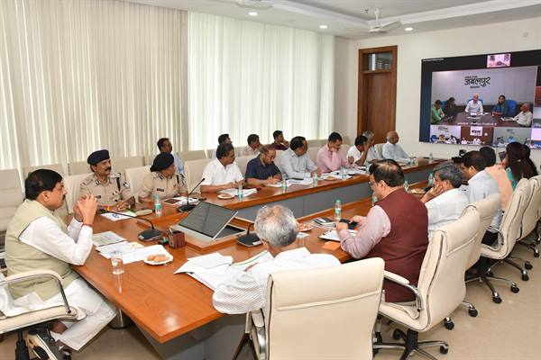 Collectors to Face Responsibility for Fertiliser Distribution Irregularities: CM Dr. Yadav