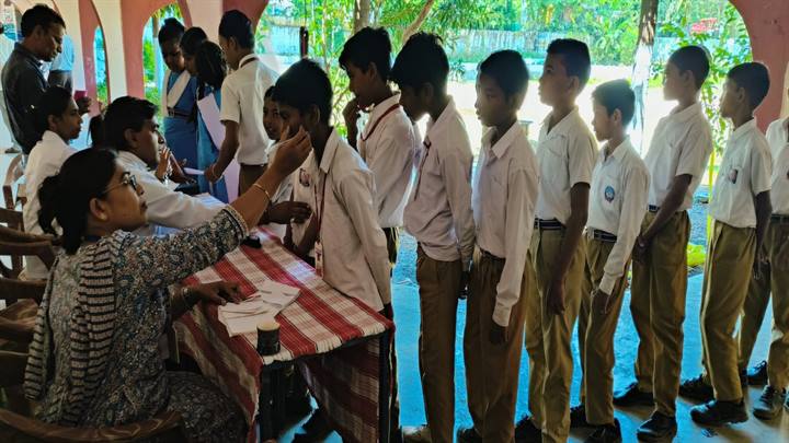 छिंदवाड़ा में संपन्न स्वास्थ्य परीक्षण शिविर में लगभग 200 बच्चों का हुआ स्वास्थ्य परीक्षण