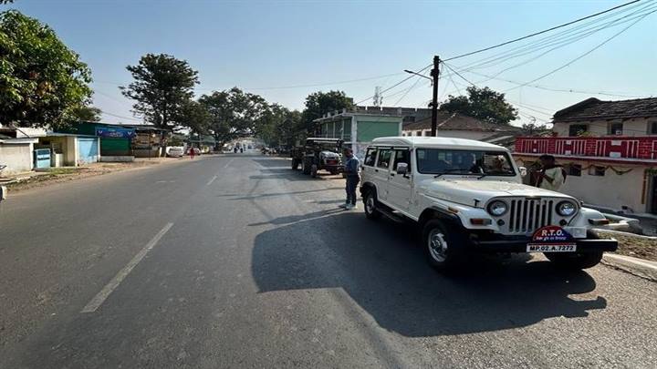 परिवहन विभाग ने जिले के परासिया-उमरेठ और सारणी-दमुआ मार्ग पर की वाहनों की जांच