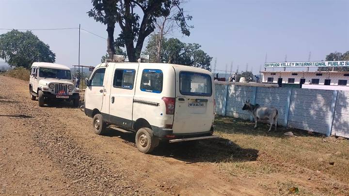 आदर्श आचरण संहिता के दृष्टिगत परिवहन जाँच दल ने की हर्रई-बटकाखापा मार्ग पर सभी छोटे-बड़े वाहनों की जाँच