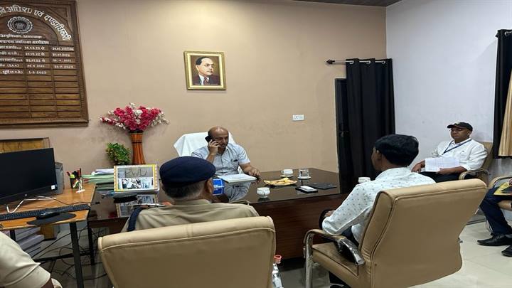 भारत निर्वाचन आयोग द्वारा नियुक्त सामान्य निर्वाचन प्रेक्षक श्री रमेश ने लिया विधानसभा चुनाव की तैयारियों का जायजा