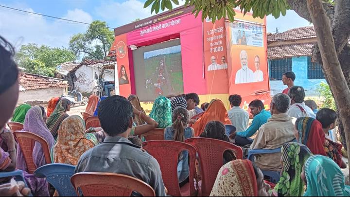 विशेष प्रचार रथ द्वारा 7 ग्रामों में शासन की जनकल्याणकारी योजनाओं का किया गया प्रचार-प्रसार