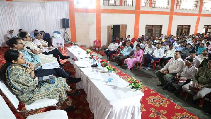 विधानसभा अमरवाड़ा में आयोजित बीएलओ एवं बीएलए के संयुक्त प्रशिक्षण सह समीक्षा बैठक में शामिल हुए कलेक्टर एवं एसपी