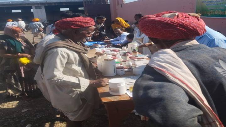 झांतला में निशुल्क सर्व रोग निदान शिविर संपन्न 120 रोगियों ने लिया लाभ