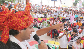 नगरीय विकास एवं आवास मंत्री श्री जयवर्द्धन सिंह ने धार जिले के सरदारपुर में नागरिकों को संबोधित किया।
