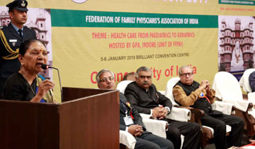 राज्यपाल श्रीमती आनंदी बेन पटेल ने आज इन्दौर में फेडरेशन ऑफ फेमिली फिजिशियन कांफ्रेंस को संबोधित किया।