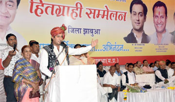 नगरीय विकास एवं आवास मंत्री श्री जयवर्धन सिंह ने झाबुआ में हितग्राही सम्मेलन को संबोधित किया।