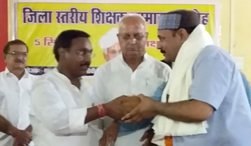 पंचायत एवं ग्रामीण विकास मंत्री श्री कमलेश्वर पटेल ने शिक्षक दिवस पर सीधी में उत्कृष्ट शिक्षकों को सम्मानित किया।