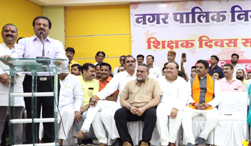 लोक निर्माण मंत्री श्री सज्जन सिंह वर्मा ने आज देवास में शिक्षक दिवस समारोह को संबोधित किया।
