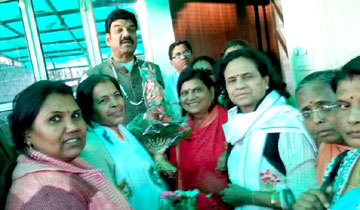 राजस्व और परिवहन मंत्री श्री गोविंद सिंह राजपूत से आज उनके निवास पर मालवा अंचल के विभिन्न जिलों से आईं महिला समाजसेवियों ने भेंट की।