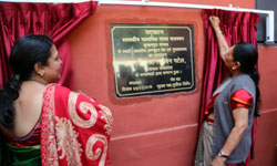 राज्यपाल श्रीमती आनंदीबेन पटेल ने कुम्हारपुरा शासकीय स्कूल में स्मार्ट क्लासेस का शुभारंभ किया।