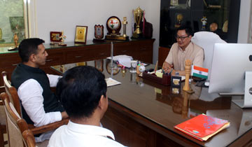 खेल मंत्री श्री जीतू पटवारी ने नई दिल्ली में केन्द्रीय खेल मंत्री श्री किरन रिजिजू से मुलाकात की। संचालक खेल एवं युवा कल्याण डॉ. एस.एल. थाउसेन उपस्थित थे।