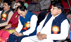 जनसम्पर्क मंत्री श्री पी.सी. शर्मा मॉडल हायर सैकेन्ड्री स्कूल नेहरू नगर के वार्षिक उत्सव में शामिल हुए।