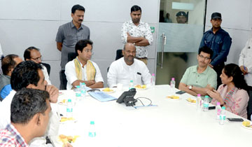 नगरीय विकास एवं आवास मंत्री श्री जयवर्द्धन सिंह ने उज्जैन में स्मार्ट सिटी की समीक्षा की।
