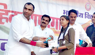 ऊर्जा मंत्री श्री प्रियव्रत सिंह ने राजगढ़ में उत्कृष्ट विद्यार्थियों को सम्मानित किया।