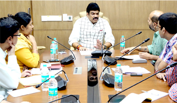 राजस्व एवं परिवहन मंत्री श्री गोविन्द सिंह राजपूत ने अंतर्विभागीय समिति की बैठक ली।