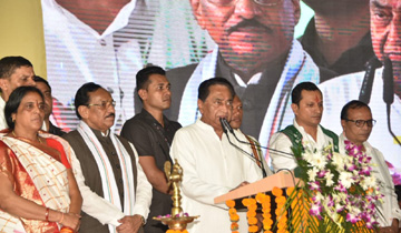 मुख्यमंत्री श्री कमल नाथ ने झाबुआ में मुख्यमंत्री आवास (शहरी) मिशन योजना के शुभारंभ समारोह को संबोधित किया।