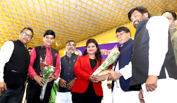 जनसम्पर्क मंत्री श्री पी.सी. शर्मा ने हिन्दी भवन में सावित्री बाई फुले जयंती समारोह में विभिन्न क्षेत्रों में उल्लेखनीय कार्यों के लिये पुरस्कार वितरित किये।