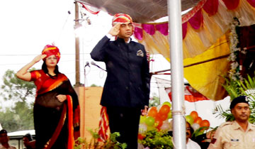 ऊर्जा मंत्री श्री प्रियव्रत सिंह ने स्वतंत्रता दिवस पर राजगढ़ में ध्वजारोहण कर परेड की सलामी ली।