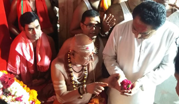 मुख्यमंत्री श्री कमल नाथ ने उज्जैन में भगवान श्री महाकालेश्वर की पाँचवीं सवारी के सभामंडप में पहुँचकर पूजा-अर्चना की।