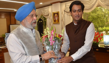 नगरीय विकास एवं आवास मंत्री श्री जयवर्द्धन सिंह ने केन्द्रीय शहरी और आवास मामलों के मंत्री श्री हरदीप सिंह पुरी से भेंट की।