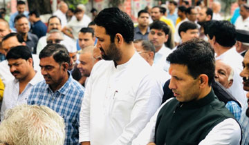 उच्च शिक्षा, खेल एवं युवा कल्याण मंत्री श्री जीतू पटवारी ने सहकारी शीतगृह संस्था मर्यादित राऊ में कृषि मंत्री श्री सचिन यादव के साथ निरीक्षण किया और किसानों से चर्चा की।