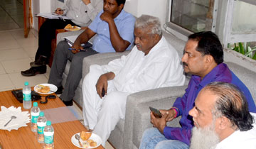 सूक्ष्म, लघु एवं मध्यम उद्यम मंत्री श्री आरिफ अकील से गोविंदपुरा इन्ड्रस्ट्रीज एसोसिएशन के पदाधिकारी मिले।