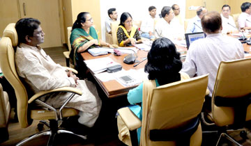 स्कूल शिक्षा मंत्री डॉ. प्रभुराम चौधरी ने मंत्रालय में स्कूल भवन निर्माण कार्यों की समीक्षा की।