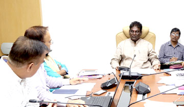 स्कूल शिक्षा मंत्री डॉ. प्रभुराम चौधरी ने मंत्रालय में स्कूल भवन निर्माण कार्यों की समीक्षा की।