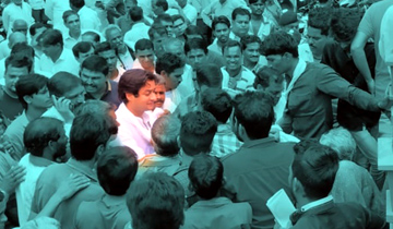 नगरीय विकास एवं आवास मंत्री श्री जयवर्द्धन सिंह ने राघौगढ़ में लोगो की समस्याएँ सुनी।