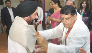 जनसम्पर्क मंत्री श्री पी.सी. शर्मा ने रोज मैरी स्कूल द्वारा आयोजित कार्यक्रम में शिक्षकों को सम्मानित किया।